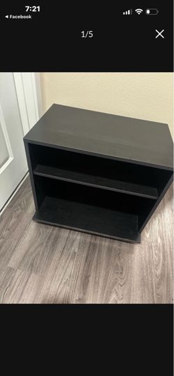 Shelf/ tv stand on the wheels