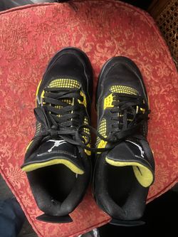Jordan’s retro 4 black and yellow size 10 men(original)
