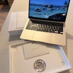 M2 MacBook Air 13”
