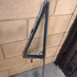67-72 Vent Window