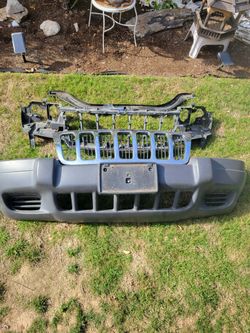 Complete front bumper and Grill assembly for 2000 Jeep Grand Cherockee Larado - fits 1(contact info removed)