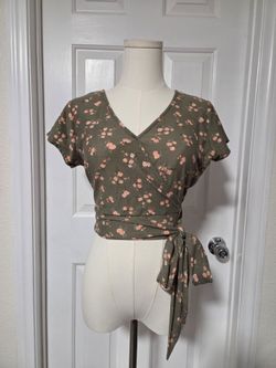 Women's Green Floral Wrap Top Short Sleeve Tie Front