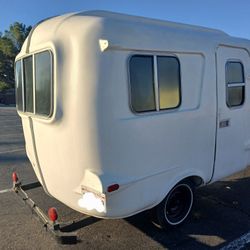 Old Scool Fiberglass Little Travel Trailer