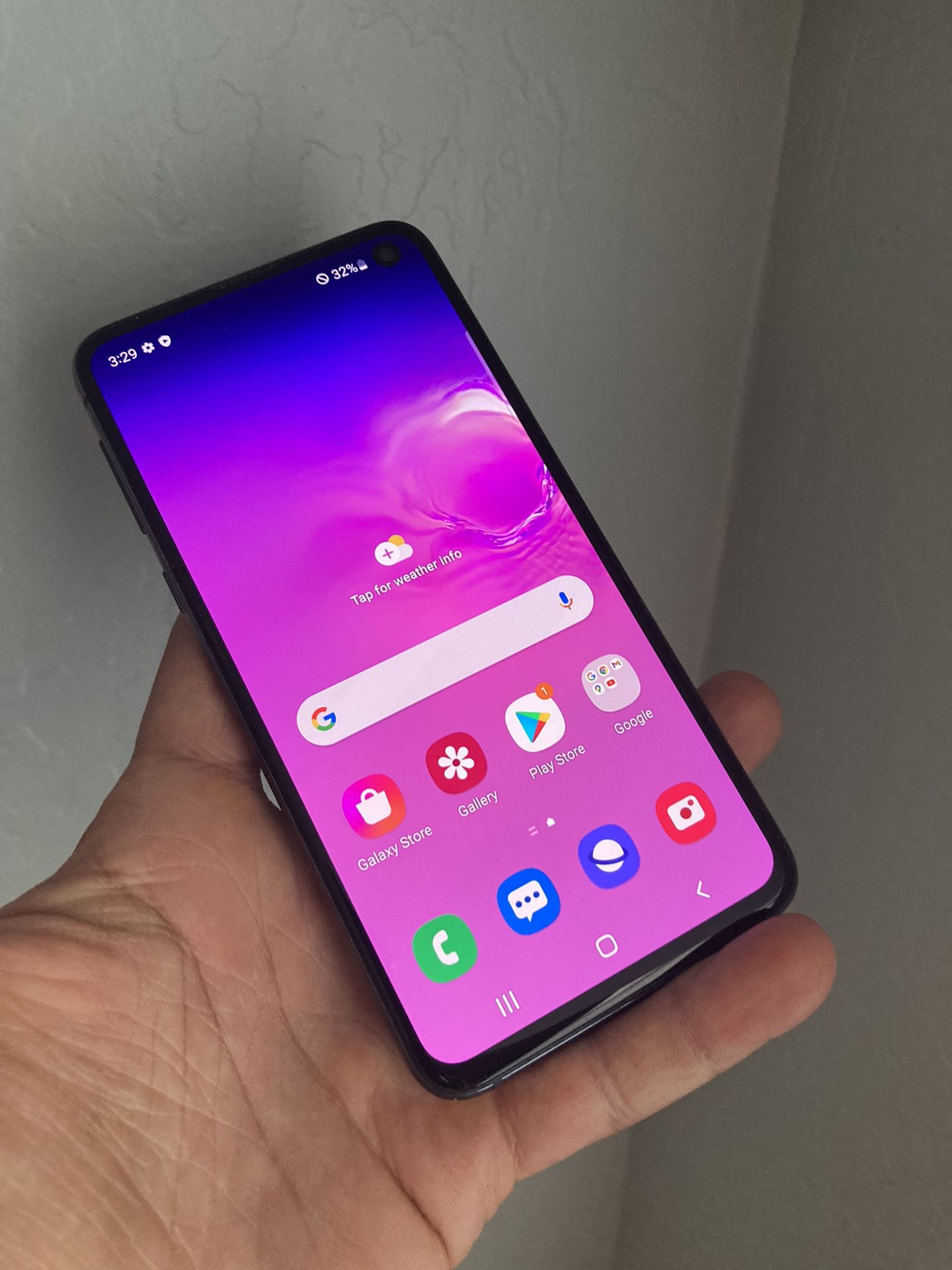 Samsung Galaxy S10e. Like New And Unlocked! No Activation Fees no Tax Electronics & Media