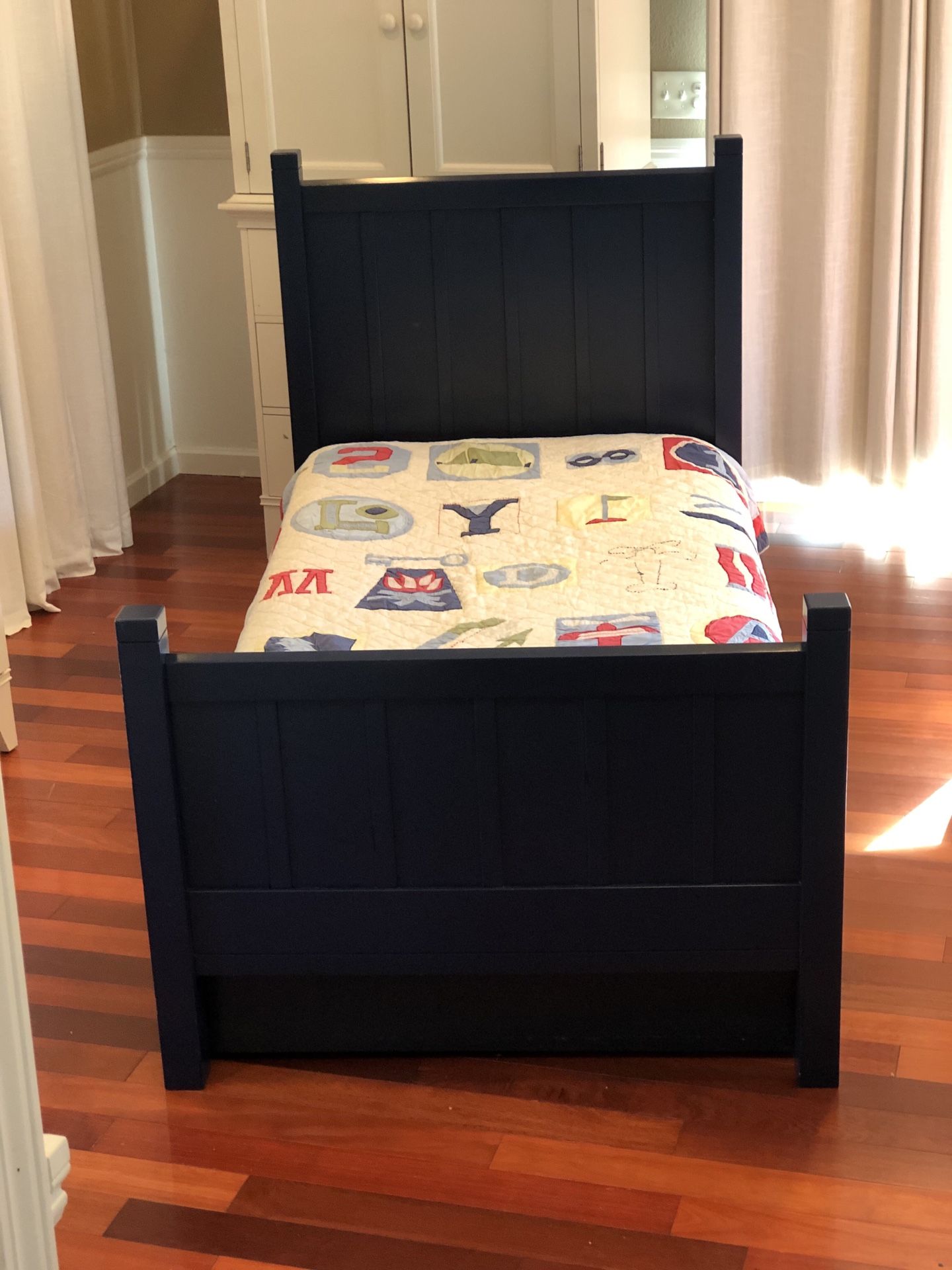 Pottery Barn Kids Twin Trundle bed