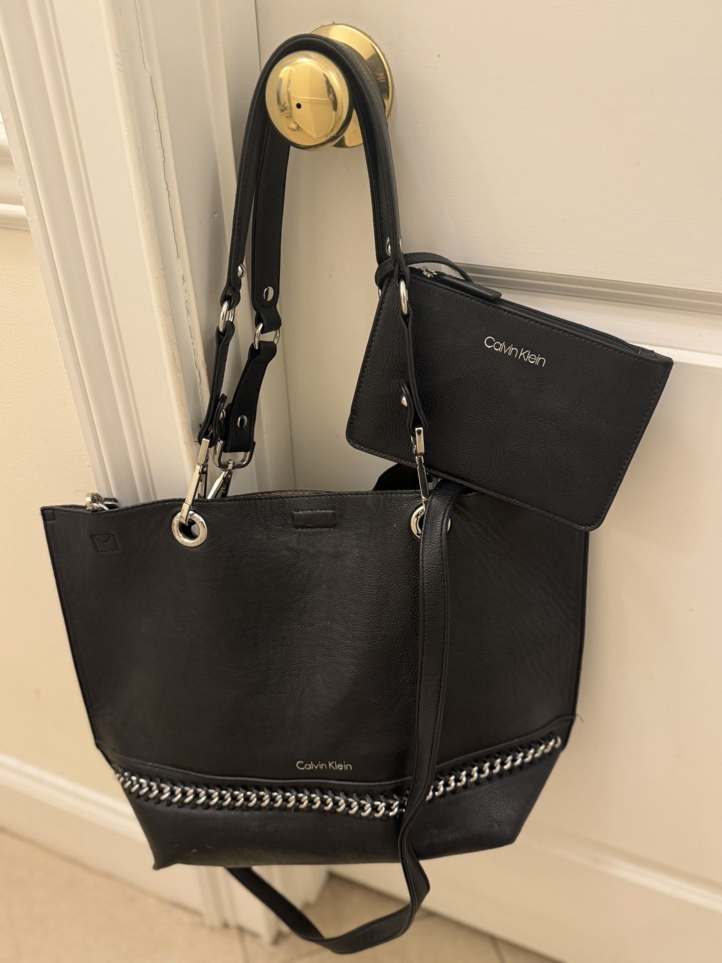 Calvin Klein Oversize bag and wrist bag