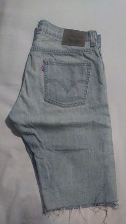 Levis shorts size 32