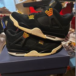 Jordan 4 Royals Size 11