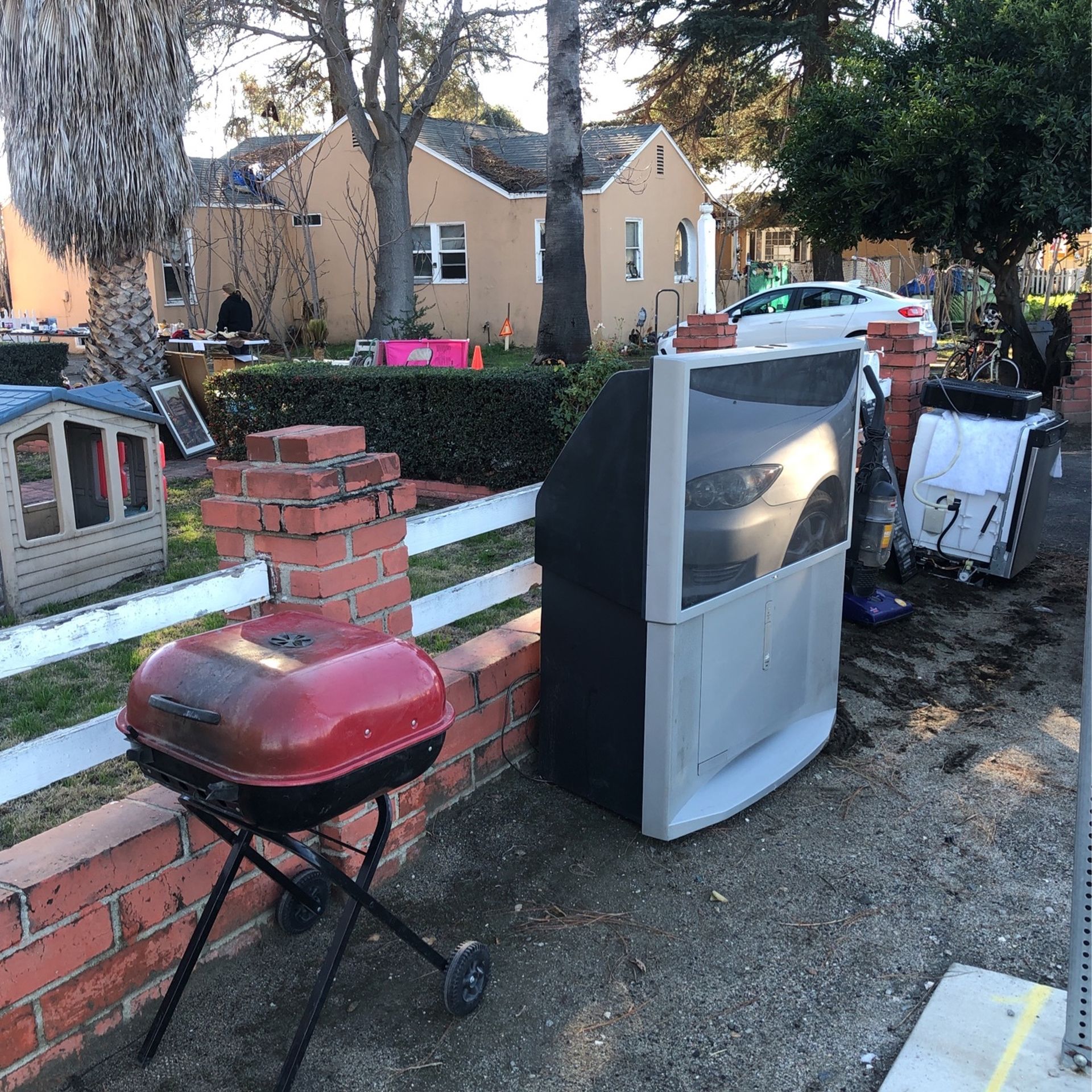CURB ALERT FREE STUFF CHINO