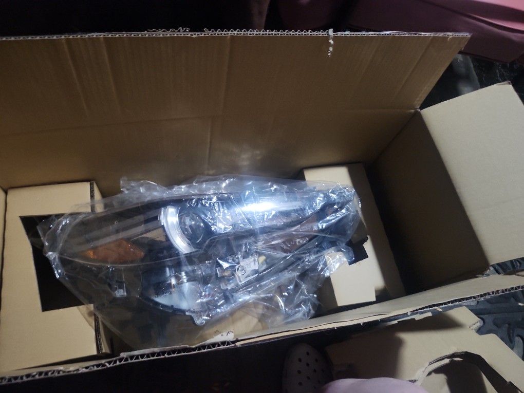 Brand New Mazda Cx-5 Right Headlight In A Box