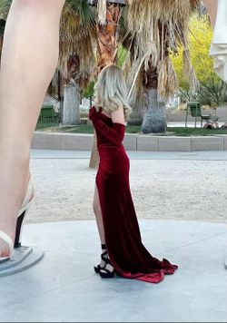 Xs or small velvet red prom dress 120$