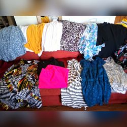 Women's bundle of clothes dresses tops and bottoms good condition 2xl to 3xl