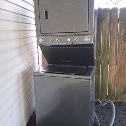 Frigidaire Washer And Dryer Combo ( Silver) $500