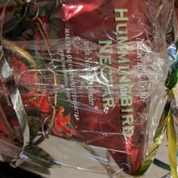 Hummingbird Feeder With Mount 