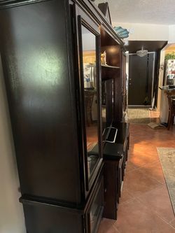 Elegant five piece wall unit