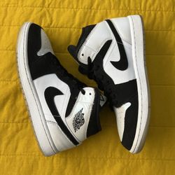 Air Jordan 1 (Diamond Shorts) Size 7.5