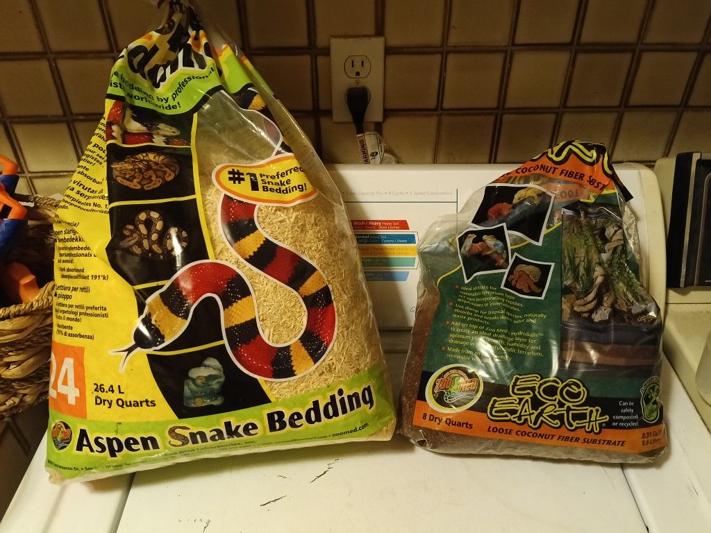 Snake reptile atrium bedding