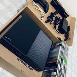 Microsoft Xbox One Console & 15 Games bundle lot adult owned. Everything is fully functional  purchase 4 collecting. Please read info and check photos