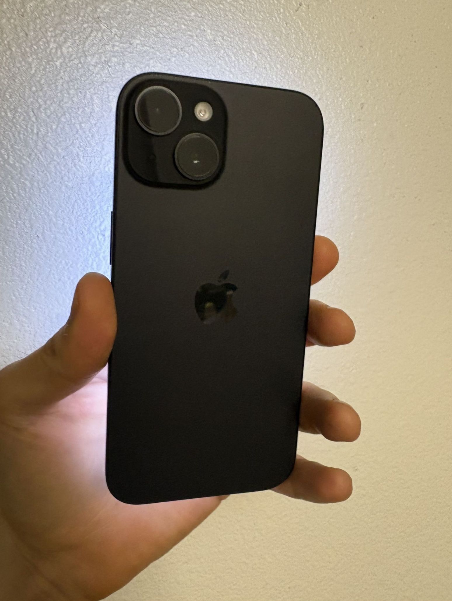 Apple iPhone 15 / Unlocked / No Sim Restrictions/ 256gb Like New Not 100% Battery Life