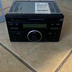 2012-2014 NISSAN VERSA RADIO AM FM CD PLAYER RECEIVER