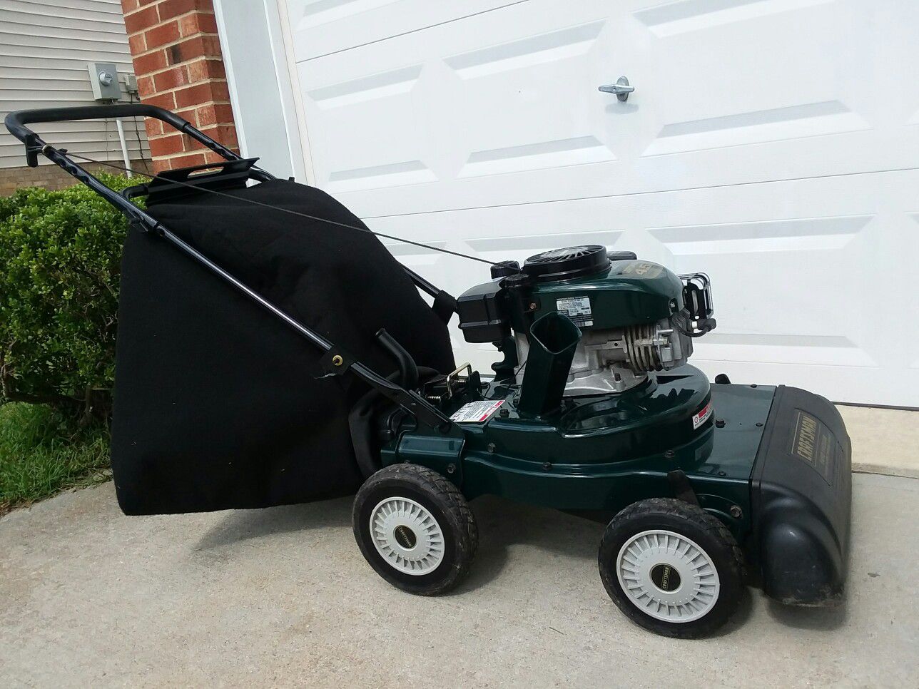 Craftsman 4-In-1 Plus Vacuum, Shredder, Chipper and Blower, Gas, 24in Wide  Vac - Roller Auctions