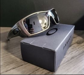 New Oakleys  Box, Pouch Cloth All Included