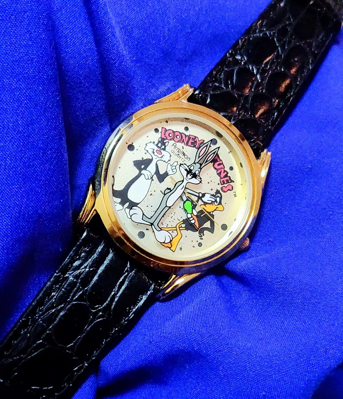 Looney Toons Vintage 1992 Bugs Bunny and Friends Men's Watch