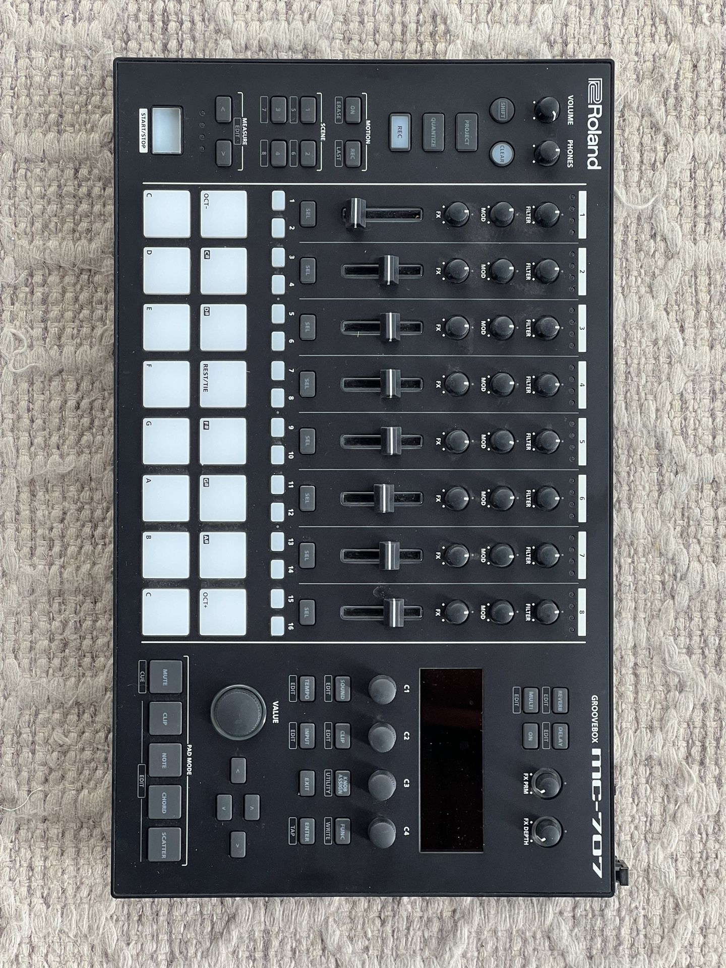 Roland MC-707 Groove box