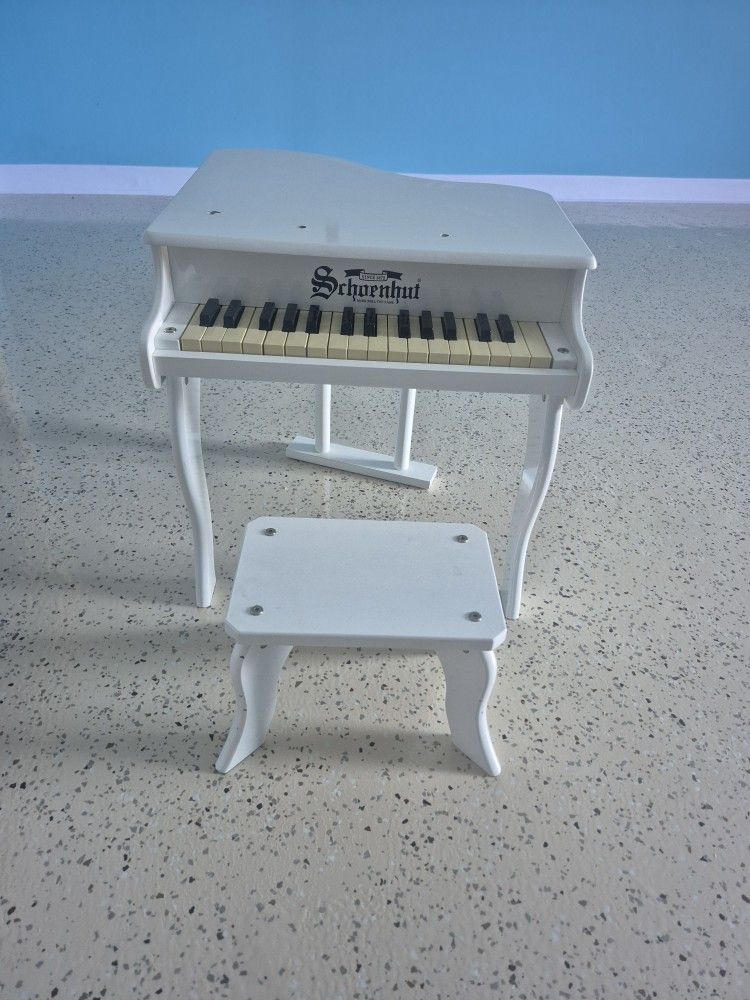 schoenhut 30 Key baby grand piano