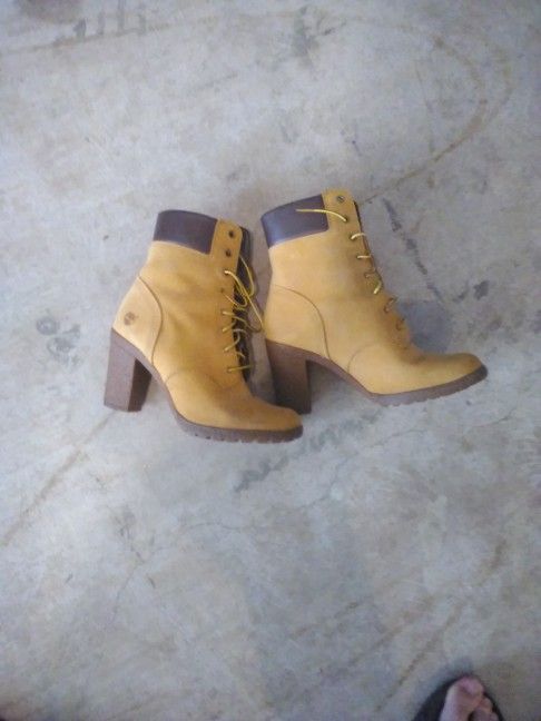 Women's timberland boot heels size 8 us used