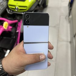 Galaxy Z Flip 4 5G Unlocked 128GB! $379 Cash Or Card!!
