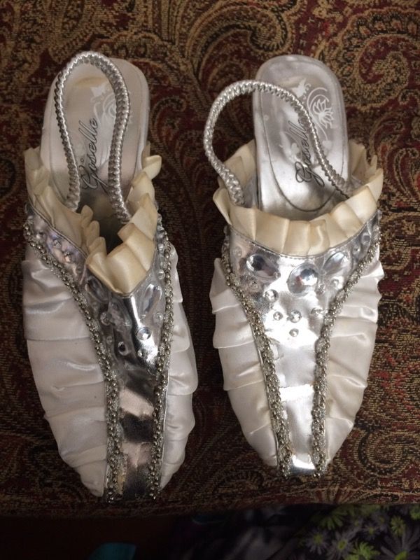Little Little girl shoes size 2–3 like new by Disney