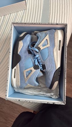 Jordan 4 University Blue Size 9
