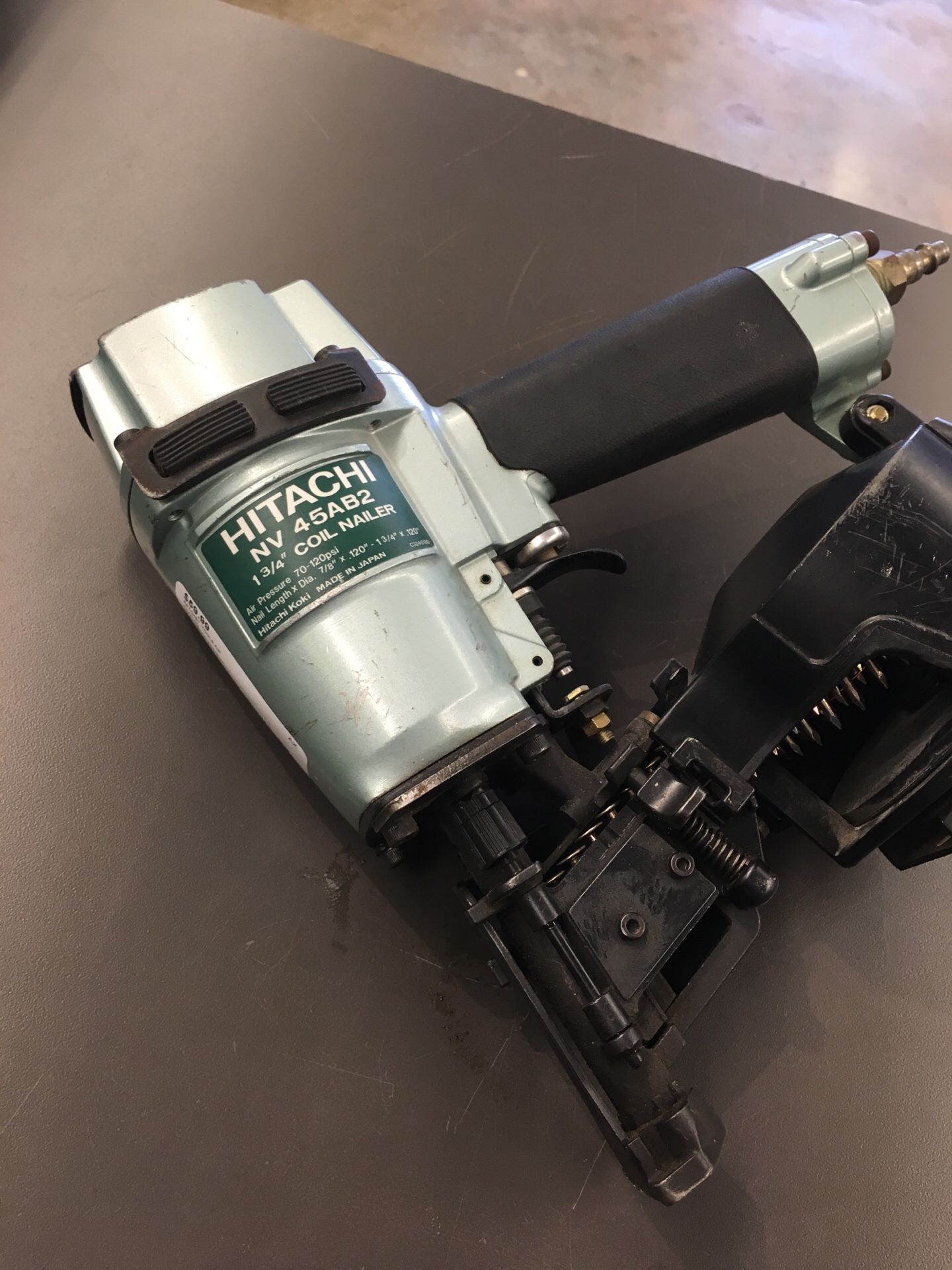 Hitachi NV 45AB2 1 3/4” Coil Nailer. Excellent Condition for Sale in