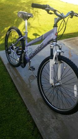 Women s Schwinn mountain bike 26 adult front SUNTOUR suspension