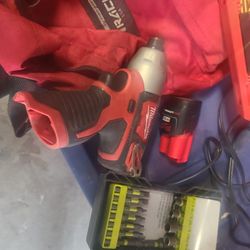 Milwaukee Drill Set With Drill Bids