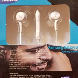 Skullcandy Samsung JVC Apple iPhone
Aux earbuds headphones ear bud many different types of Earbuds  available Bz1