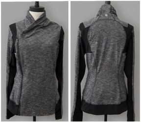 women’s Lululemon gray jacket with double zippers EUC - size 10