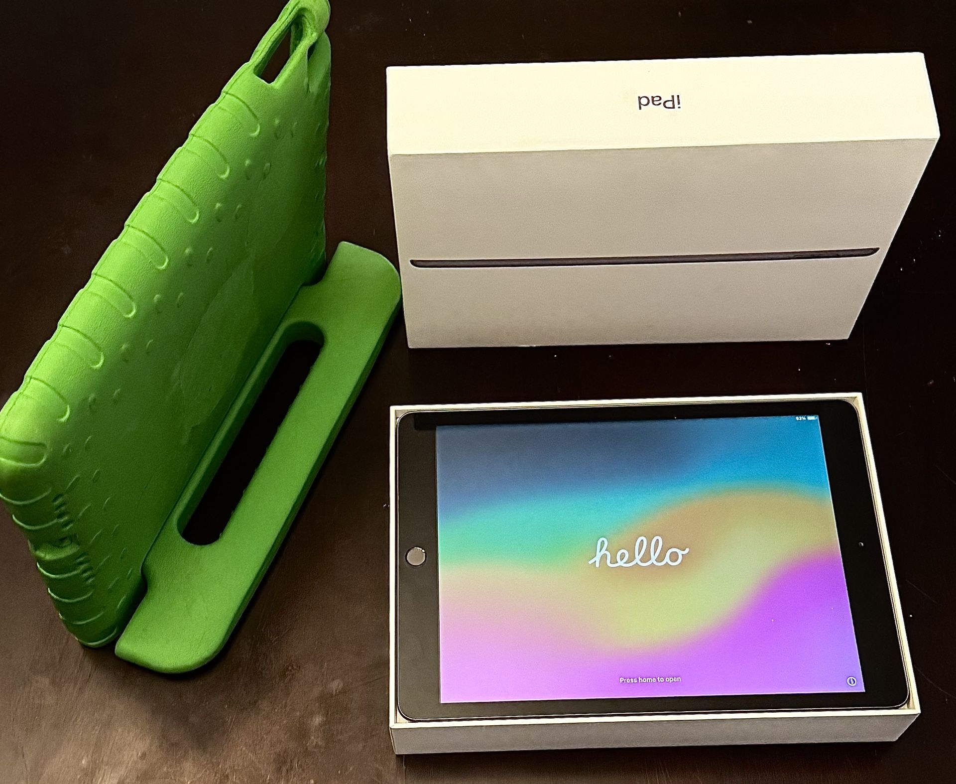 📱 Apple iPad 8th Gen, 10.2 inch, Wi-Fi, 32 GB, Space Gray + Case, Stand (new)