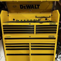 DeWalt Rolling Tool Box