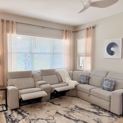 Modern Power Reclining Sectional w/ Chaise – $3k Retail – Like New