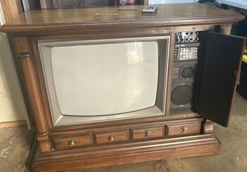 1980’s Magnavox Console TV