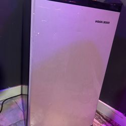 Black And Decker Mini Fridge Works Great Condition