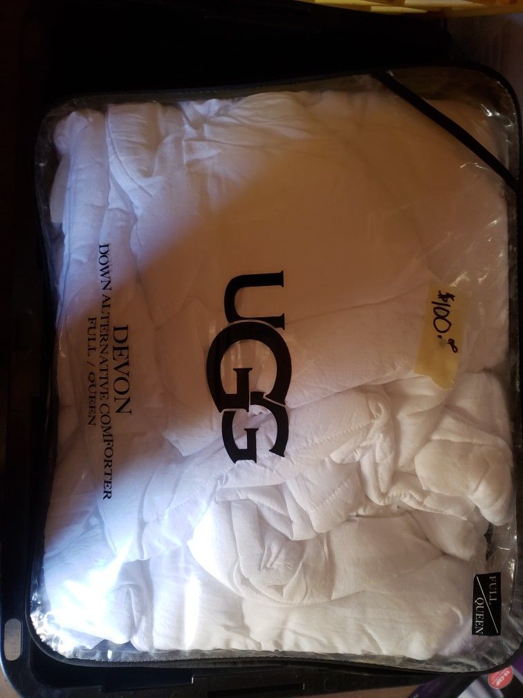 UGG. Comforter