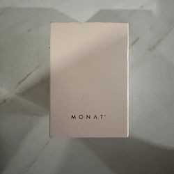 Monat facial scrub