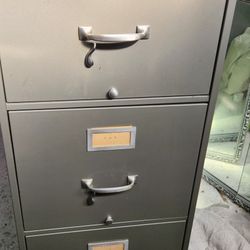 Shaw Walker 4 Drawer Metal Filing Cabinet