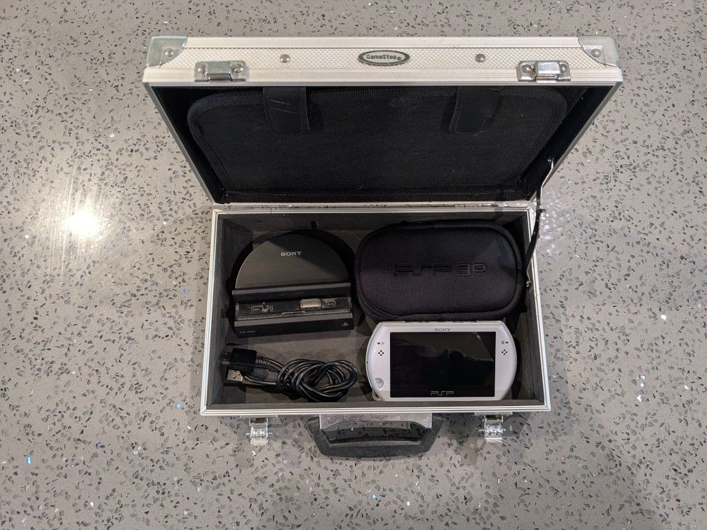 "special" PSP Go with games and accessories