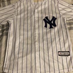 Kids NY Yankees Baseball Jersey Size Large (9-13 Yrs Old ) 
