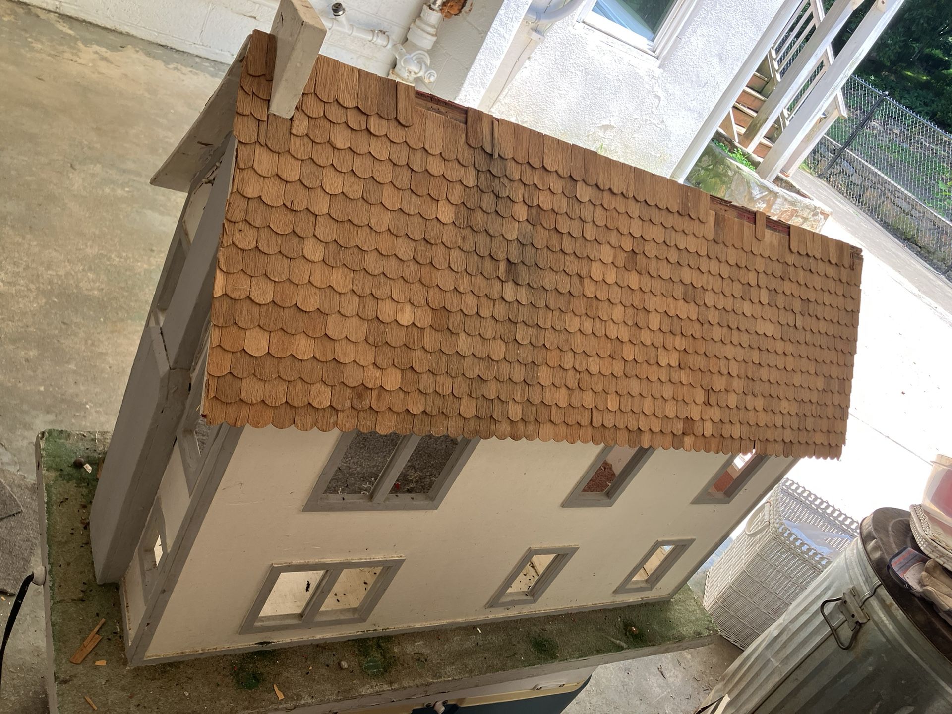Vintage XL dollhouse