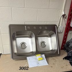 33 in. Drop-In 50/50 Double
Bowl 20 Gauge Stainless
Steel Kitchen Sink